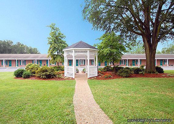 Ambassador Inn Fayetteville Ngoại thất bức ảnh